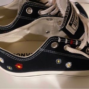 Converse daisy embroidery shoes